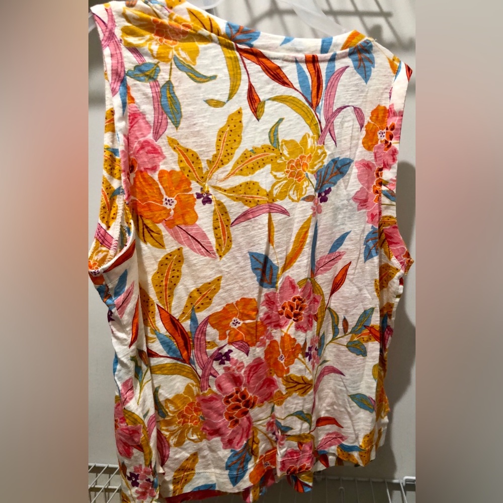 C&C California Multicolor Floral Linen blend v-neck Top XL. Comfy and stylish. - Picture 4 of 4